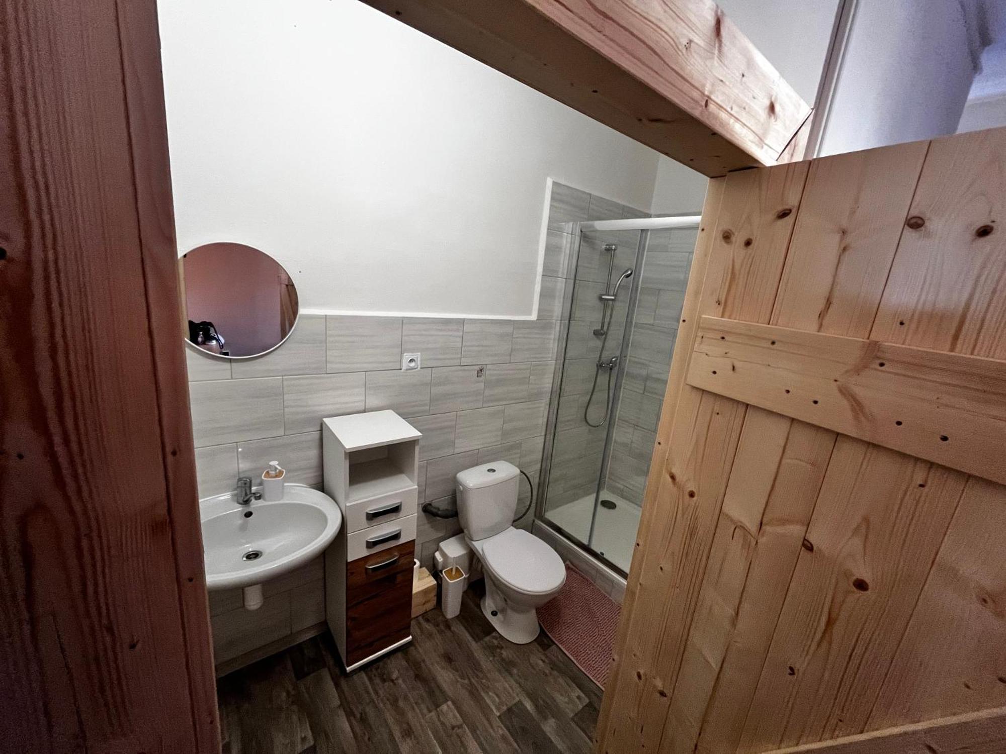 Restaurace A Penzion Vlci Jama Horní Blatná エクステリア 写真